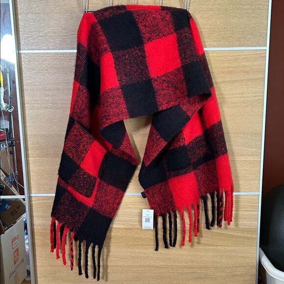 NWT Steve Madden Red Buffalo Plaid Muffler Scarf w/ hand pockets M01030 - Picture 1 of 4